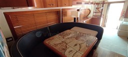 HATTERAS YACHTS - HATTERAS 68 - interiors
