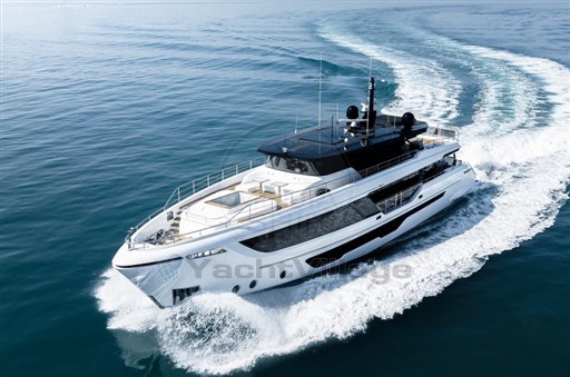 Gulf Craft Majesty 111