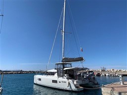 LAGOON YACHTS - LAGOON 42 - exteriors