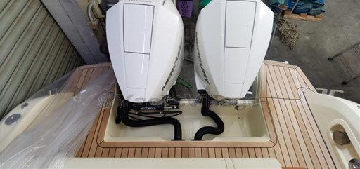 INVICTUS YACHT - INVICTUS CX270 - motors