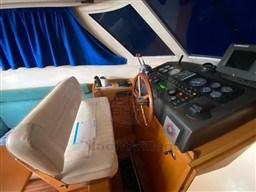 CAYMAN YACHTS - CAYMAN 30 FLY - electronic