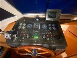 CAYMAN YACHTS - CAYMAN 30 FLY - electronic