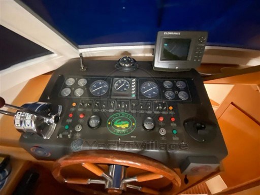 CAYMAN YACHTS - CAYMAN 30 FLY - electronic