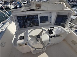 BERTRAM YACHTS - BERTRAM 390 CONVERTIBLE - electronic