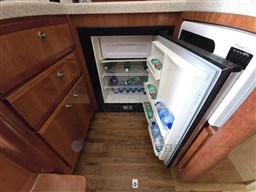 BERTRAM YACHTS - BERTRAM 390 CONVERTIBLE - interiors