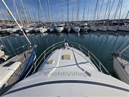 BERTRAM YACHTS - BERTRAM 390 CONVERTIBLE - exteriors