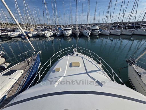 BERTRAM YACHTS - BERTRAM 390 CONVERTIBLE - exteriors
