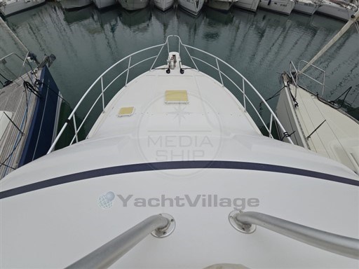 BERTRAM YACHTS - BERTRAM 390 CONVERTIBLE - exteriors