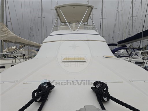BERTRAM YACHTS - BERTRAM 390 CONVERTIBLE - exteriors