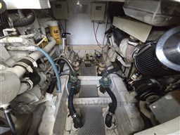 BERTRAM YACHTS - BERTRAM 390 CONVERTIBLE - motors