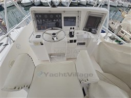 BERTRAM YACHTS - BERTRAM 390 CONVERTIBLE - exteriors