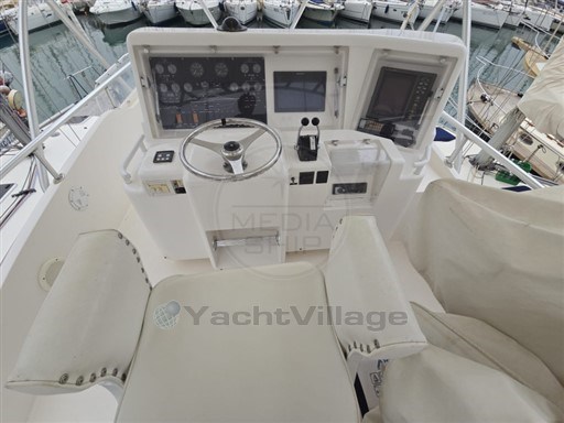 BERTRAM YACHTS - BERTRAM 390 CONVERTIBLE - exteriors