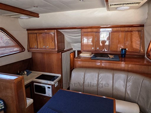 BERTRAM YACHTS - BERTRAM 390 CONVERTIBLE - interiors
