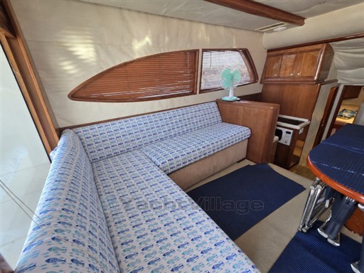 BERTRAM YACHTS - BERTRAM 390 CONVERTIBLE - interiors