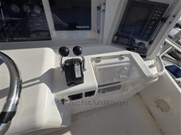 BERTRAM YACHTS - BERTRAM 390 CONVERTIBLE - electronic