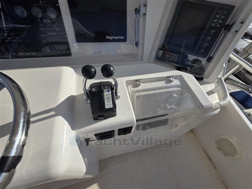 BERTRAM YACHTS - BERTRAM 390 CONVERTIBLE - electronic