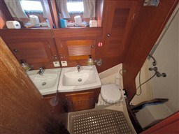 HALLBERG RASSY - HALLBERG RASSY 42 - interiors