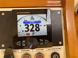 CAYMAN YACHTS - CAYMAN 54 - electronic