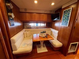 CAYMAN YACHTS - CAYMAN 54 - interiors