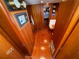 CAYMAN YACHTS - CAYMAN 54 - interiors