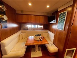 CAYMAN YACHTS - CAYMAN 54 - interiors