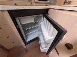 AIRON MARINE - AIRON MARINE 4300 T-TOP - interiors