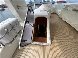 VZ - EXPLORER 76 - exteriors