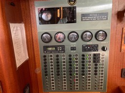 HALLBERG RASSY - HALLBERG RASSY 53 - electronic