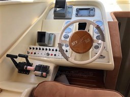 COMAR YACHTS - CLANSHIP 58 - electronic