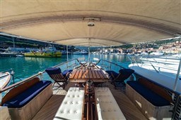 BROOKE - KATJA - exteriors