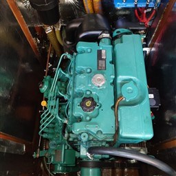 BAVARIA YACHTS - BAVARIA 42 CRUISER - motors