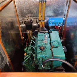 BAVARIA YACHTS - BAVARIA 42 CRUISER - motors