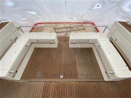 V YACHT - V40 - exteriors