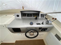 V YACHT - V40 - exteriors