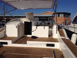 V YACHT - V40 - exteriors