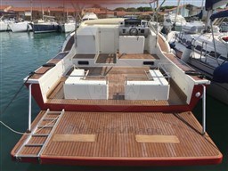 V YACHT - V40 - exteriors