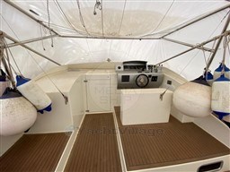 V YACHT - V40 - interiors