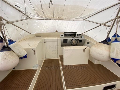 V YACHT - V40 - interiors