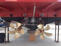 V YACHT - V40 - motors