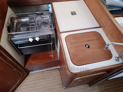 BENETEAU - FIRST 32.5 - interiors