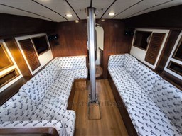 ARTMARE - MANHATTAN 44 - interiors