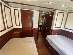 HATTERAS YACHTS - HATTERAS 70 - interiors