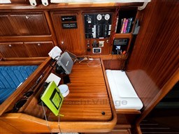 BAVARIA YACHTS - BAVARIA 42 - electronic
