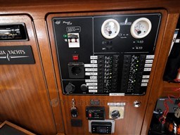 BAVARIA YACHTS - BAVARIA 42 - electronic