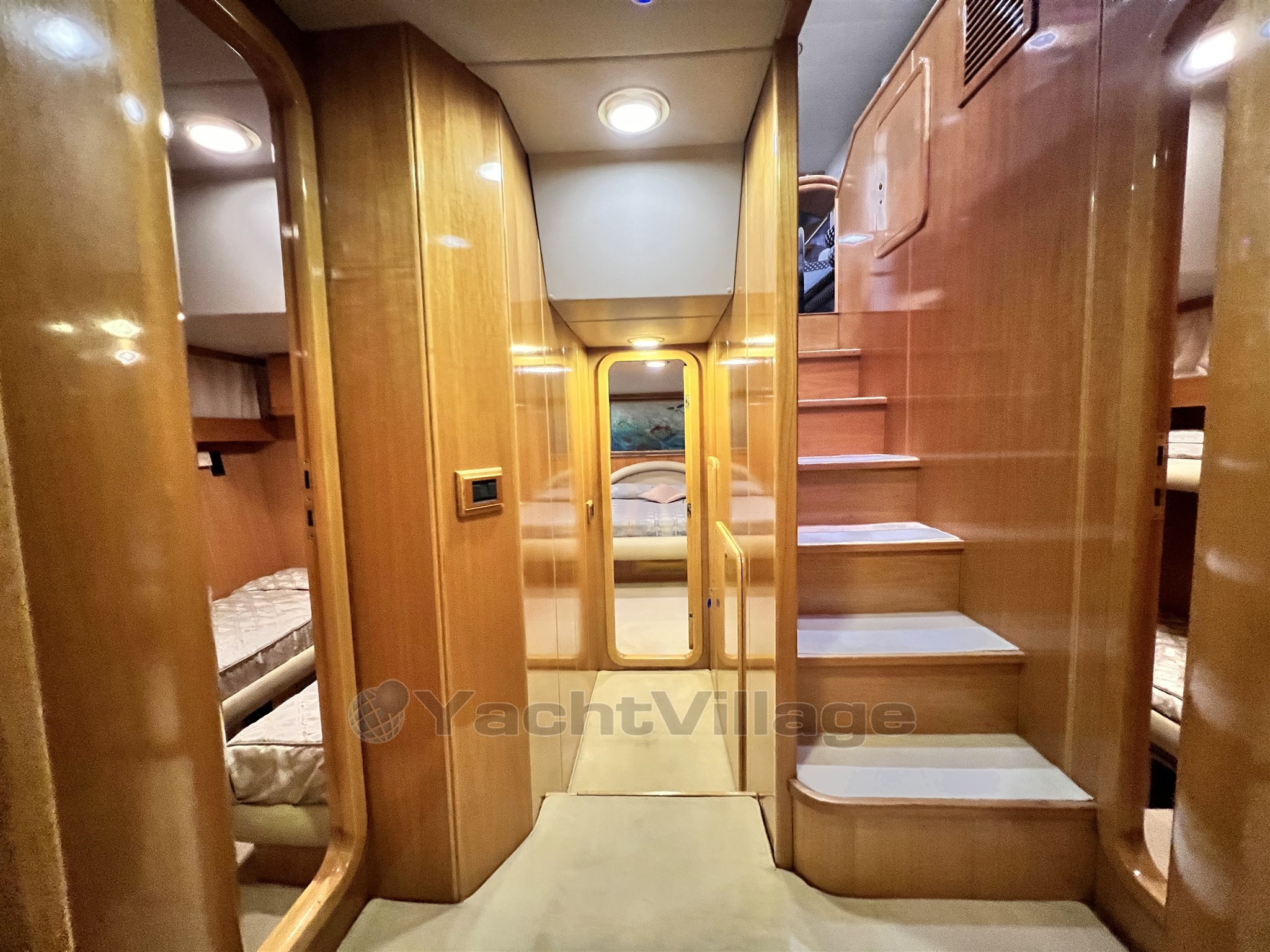 Piantoni 63 Corridoio verso centro barca poppa