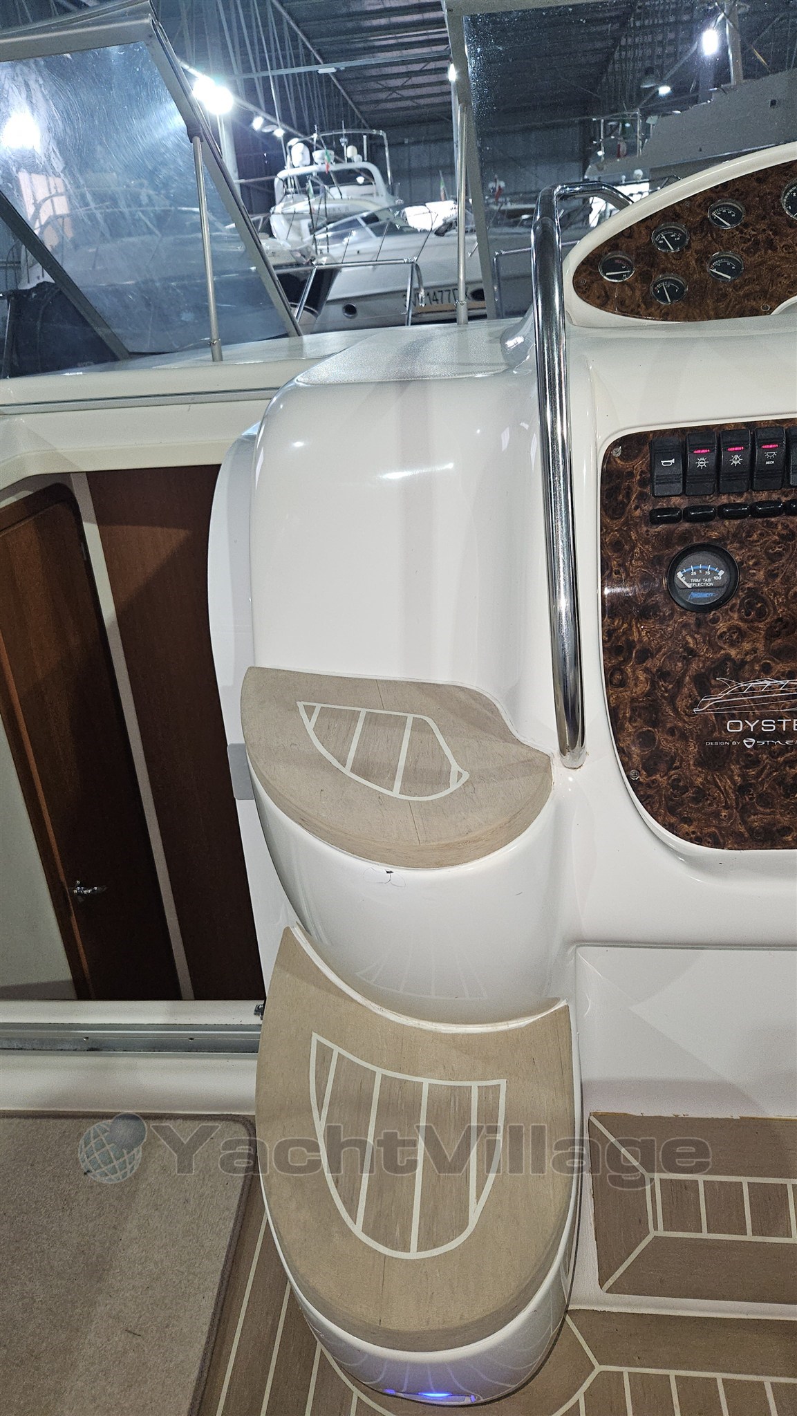 SESSA MARINE OYSTER 35 Accesso a prua dal parabrezza apribile