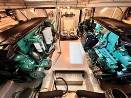 APREAMARE 38 CONFORT HT Sala Macchine