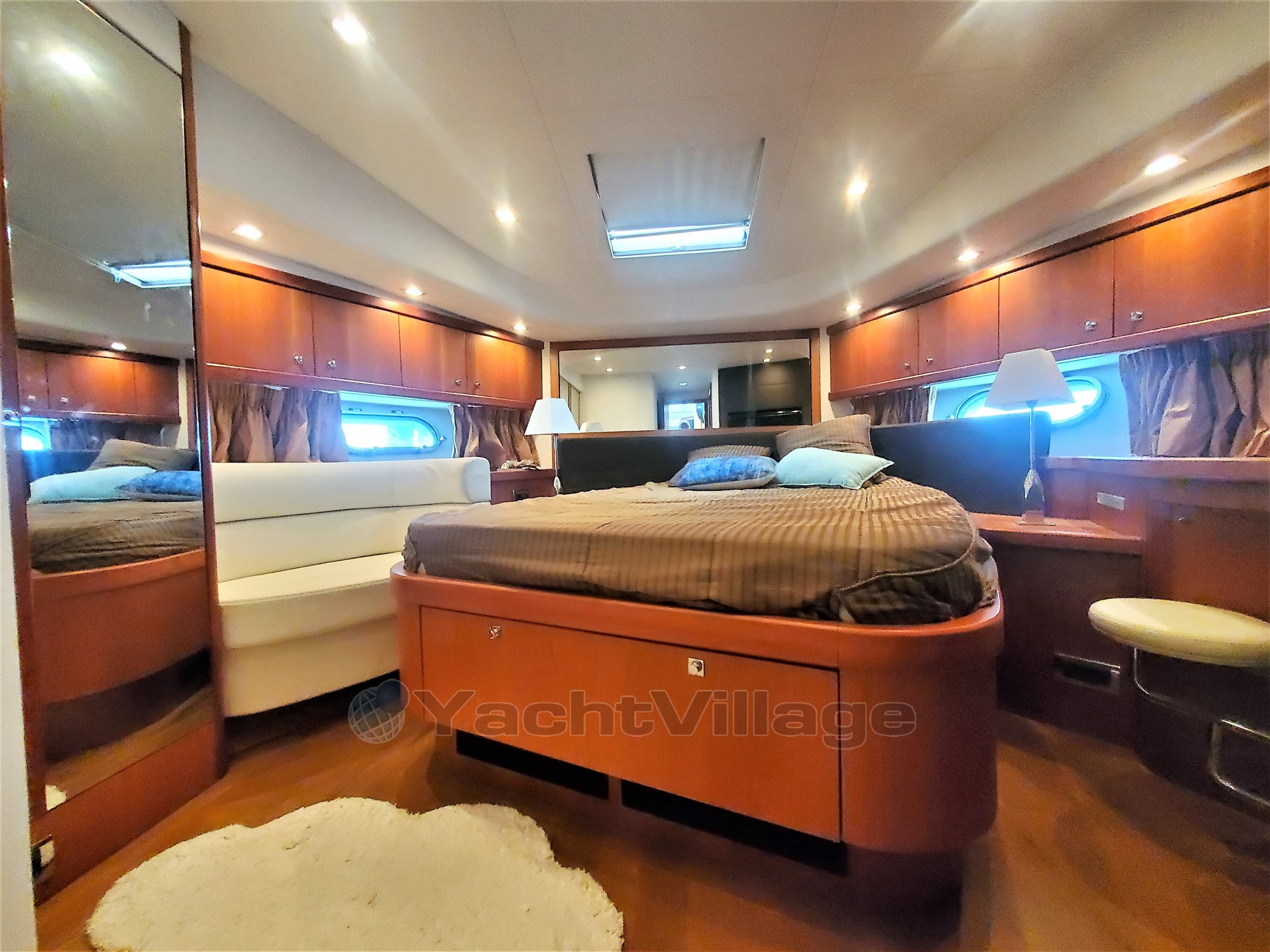 Sunseeker Manhattan 70Vip a prua 