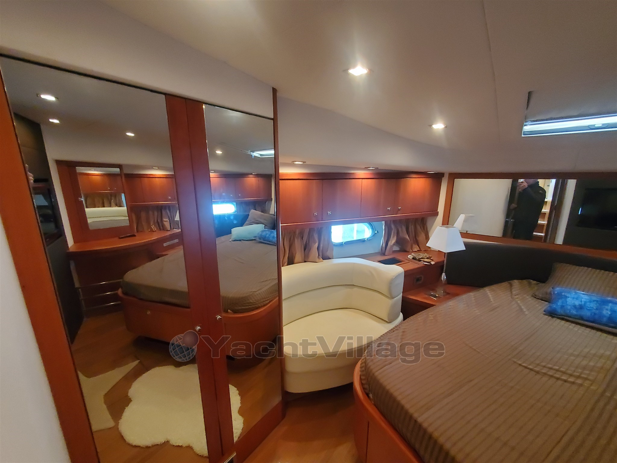 Sunseeker Manhattan 70 Vip a prua 