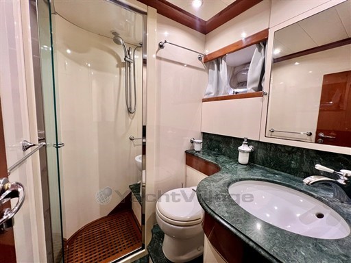 Cayman 62 Bagno ospiti sx